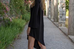 Κομψό ασύμμετρο φόρεμα Paulina, μαύρο