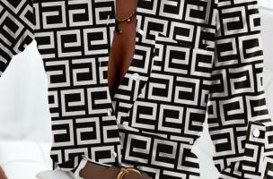 Κομψό πουκάμισο Lavlenta με γεωμετρική στάμπα, λευκό