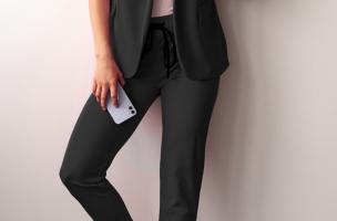 Κομψό μονόχρωμο παντελόνι με κοντό μανίκι 17081, μαύρο