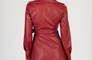 Κομψό μίνι φόρεμα Pellita από συνθετικό δέρμα , κόκκινο